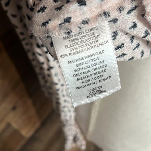 Chelsea 28 Nordstrom Polka Print V-neck Flowy Light Pink Blouse Top M - Picture 6 of 6